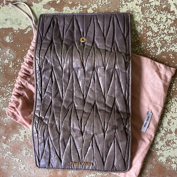 Miu Miu gray vitello shine (calfskin) matelasse tri-fold wallet - Picture 6 of 13